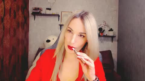 Snapshot of millaxqueen chatting on February 21, 11:44 am MillaXQueen online show from February 21, 11:44 am