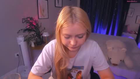 Snapshot of millie_vanillie chatting on September 12, 4:25 pm Millie online show from September 12, 4:25 pm