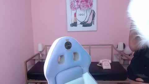 milu_carbajal_x online show from November 18, 8:54 pm