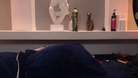 Snapshot of milu_w4llace chatting on October 18, 12:14 am Milu Wallace online show from October 18, 12:14 am