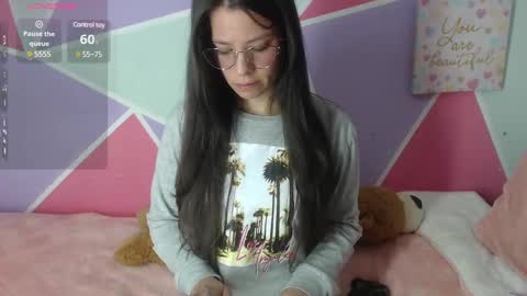Snapshot of mily_miley chatting on March 3, 4:32 pm Mily Miley online show from March 3, 4:32 pm