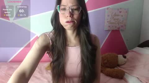 Snapshot of mily_miley chatting on February 10, 1:01 pm Mily Miley online show from February 10, 1:01 pm