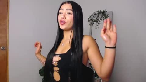 Mily Ortiz online show from November 6, 3:40 pm