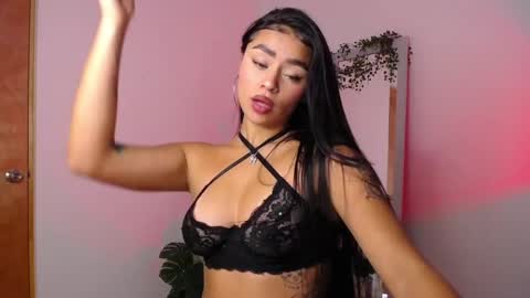 Mily Ortiz online show from November 20, 3:57 pm