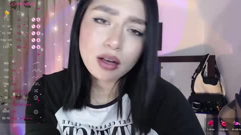 Snapshot of mily_thomson_b chatting on October 19, 10:01 pm Mily online show from October 19, 10:01 pm