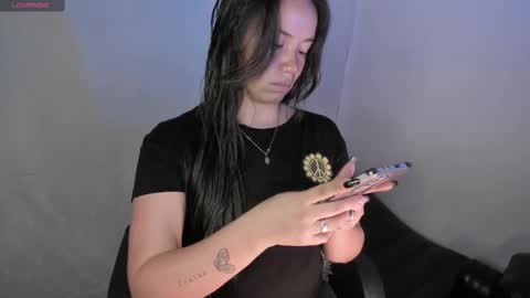 Snapshot of milysauria_ chatting on February 15, 9:49 am Mily online show from February 15, 9:49 am