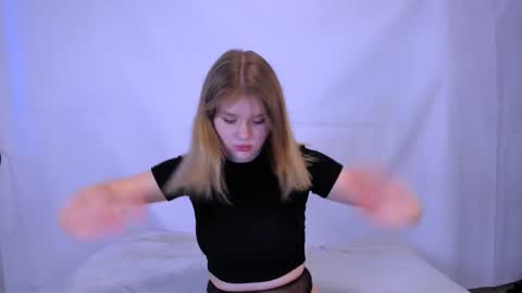 hi Im Mina  online show from February 14, 1:23 am