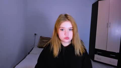 hi Im Mina  online show from December 19, 9:23 am