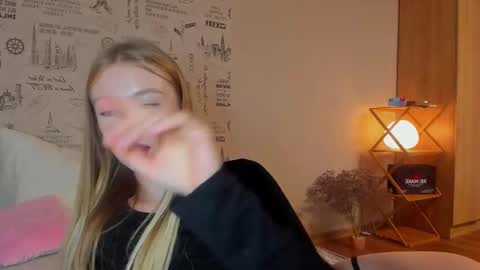 Snapshot of minidiva_ chatting on September 11, 6:19 pm Amelia online show from September 11, 6:19 pm