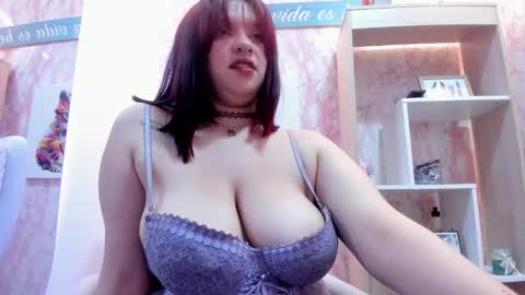 Snapshot of minniee_n chatting on February 13, 11:39 am MINNI online show from February 13, 11:39 am