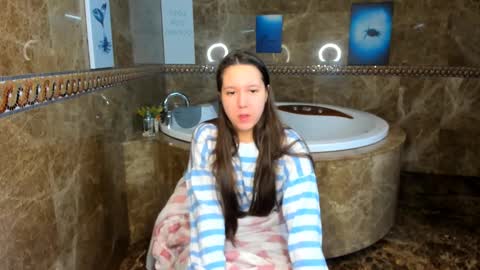 Snapshot of mira_karter chatting on December 5, 2:20 am Mira online show from December 5, 2:20 am