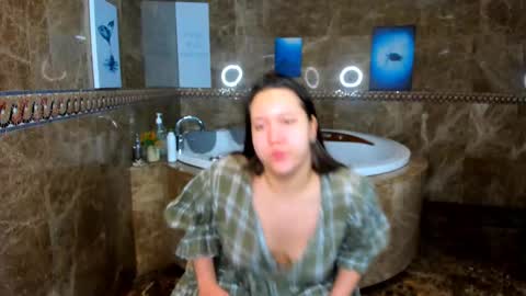 Snapshot of mira_karter chatting on January 29, 1:48 am Mira online show from January 29, 1:48 am