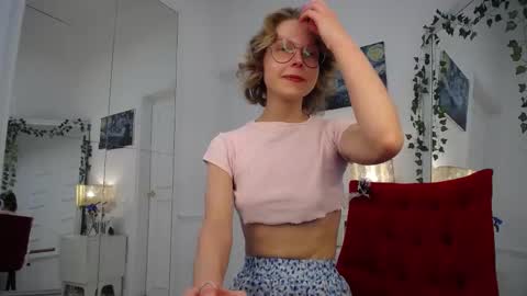 Snapshot of mira_marni chatting on October 13, 11:13 am mira_marni online show from October 13, 11:13 am