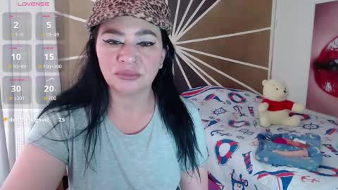 Snapshot of mira_valen chatting on October 14, 4:20 pm Vicky online show from October 14, 4:20 pm