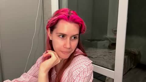 Snapshot of mishahartwigsen chatting on October 2, 6:13 pm Molly online show from October 2, 6:13 pm