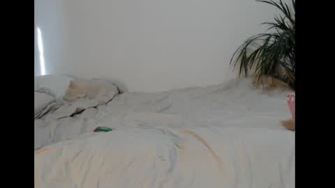 Snapshot of mishymoon chatting on February 27, 7:23 am Elora online show from February 27, 7:23 am