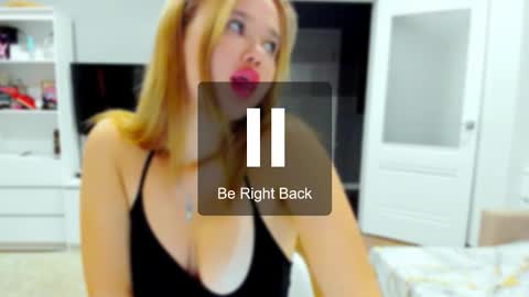 Snapshot of miss__selena chatting on October 4, 10:03 pm miss__selena online show from October 4, 10:03 pm