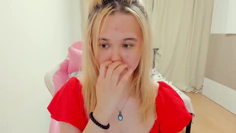 Snapshot of miss__selena chatting on January 25, 4:09 pm miss__selena online show from January 25, 4:09 pm