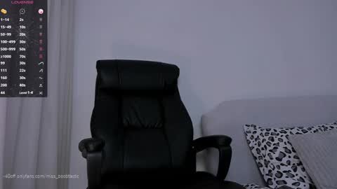 Snapshot of miss_boobtastic chatting on January 4, 11:11 am Ivy online show from January 4, 11:11 am