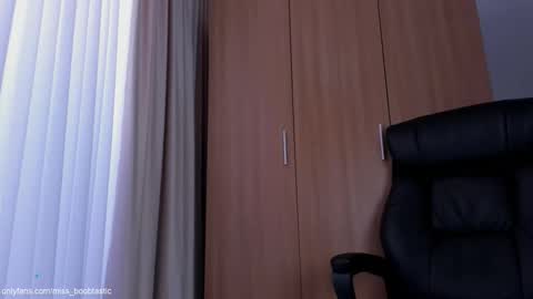 Snapshot of miss_boobtastic chatting on September 18, 12:15 pm Ivy online show from September 18, 12:15 pm
