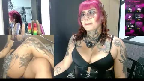 Snapshot of miss_clover chatting on October 15, 2:25 am miss_clover online show from October 15, 2:25 am