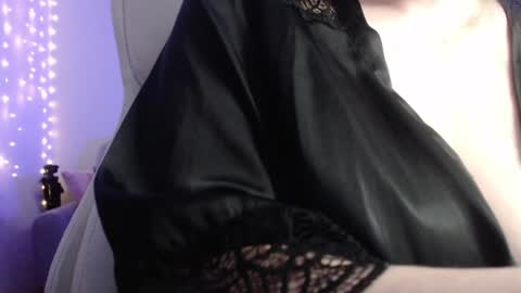 Snapshot of miss_daniels chatting on December 15, 3:42 pm liza online show from December 15, 3:42 pm