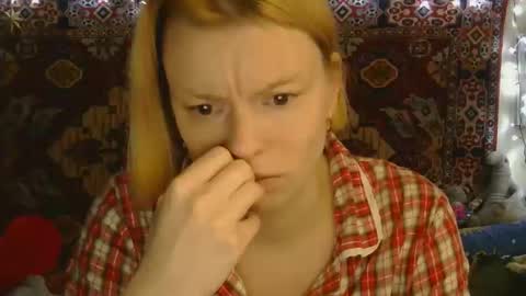 Snapshot of miss_elistia_ chatting on October 10, 11:59 am Elis online show from October 10, 11:59 am