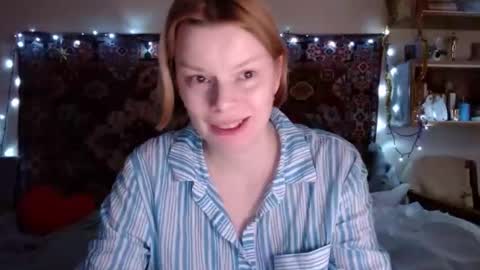 Snapshot of miss_elistia_ chatting on December 11, 12:34 pm Elis online show from December 11, 12:34 pm