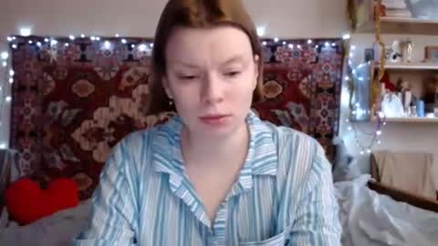 Snapshot of miss_elistia_ chatting on December 16, 11:44 am Elis online show from December 16, 11:44 am