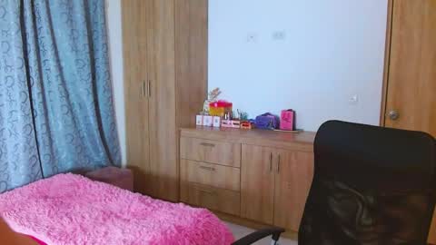 Snapshot of miss_issaa chatting on February 27, 9:43 am Isabella online show from February 27, 9:43 am