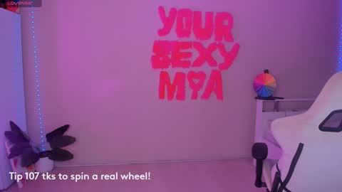 Snapshot of miss_mia_meow chatting on December 23, 8:57 pm Mamma Mia online show from December 23, 8:57 pm