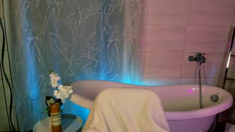 Snapshot of miss_redfox chatting on March 11, 1:48 am Margo online show from March 11, 1:48 am
