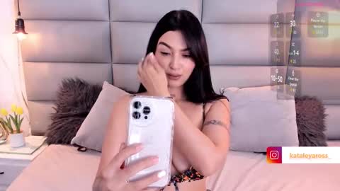 Snapshot of miss_ross_ chatting on October 16, 1:19 am onlyfanskataleyaross online show from October 16, 1:19 am