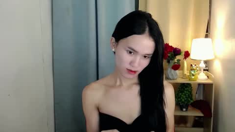 Snapshot of miss_sunshinex chatting on February 14, 2:07 am Shine online show from February 14, 2:07 am