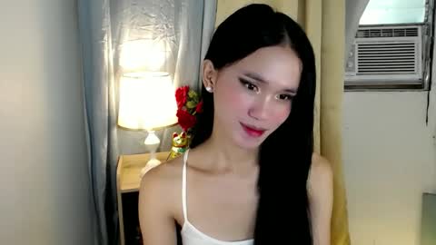 Snapshot of miss_sunshinex chatting on February 20, 1:25 am Shine online show from February 20, 1:25 am