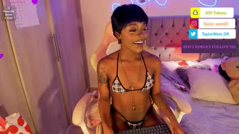Snapshot of miss_west chatting on October 17, 4:48 am Tay Tay Independent Model online show from October 17, 4:48 am