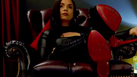 AliceReign online show from May 9, 7:10 am