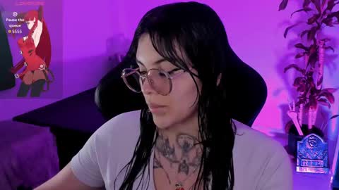 Snapshot of misscharlottte_18 chatting on October 12, 12:57 am Missy Charlottte. Hey remember to give me a thumbs up ty online show from October 12, 12:57 am