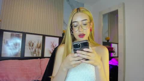 Snapshot of misscheelsee_as chatting on September 19, 12:53 am misscheelsee_as online show from September 19, 12:53 am