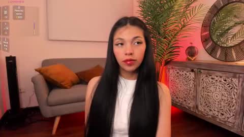Snapshot of missesmeralda chatting on February 25, 11:21 am Julieta Arboleda but i like call me esme online show from February 25, 11:21 am