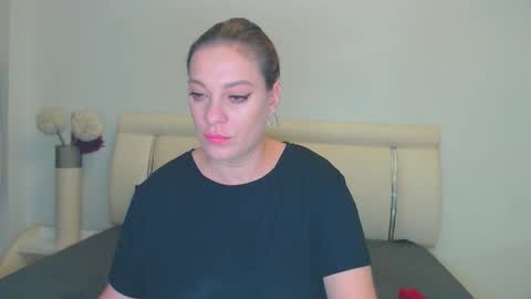 Khloe online show from December 19, 8:23 pm