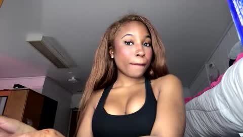 missmarimac online show from February 26, 9:58 pm