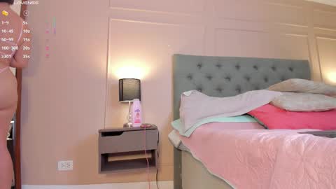 Mia  online show from March 25, 1:36 pm