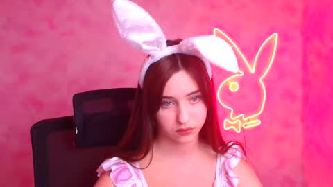 Mia online show from November 19, 6:52 pm