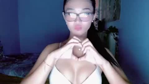 missminervaa online show from March 13, 3:57 pm