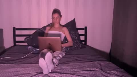 missmiroslava online show from March 11, 5:04 pm