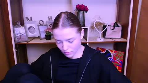 Snapshot of missoliviaa_ chatting on January 26, 7:53 am Olivia online show from January 26, 7:53 am