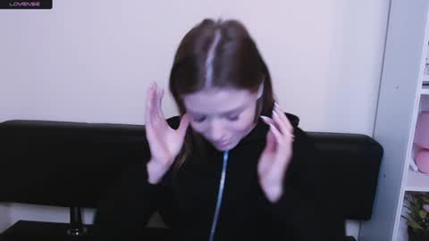 Snapshot of missoliviaa_ chatting on January 8, 7:24 am Olivia online show from January 8, 7:24 am