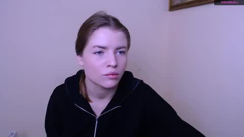 Snapshot of missoliviaa_ chatting on January 18, 7:28 am Olivia online show from January 18, 7:28 am