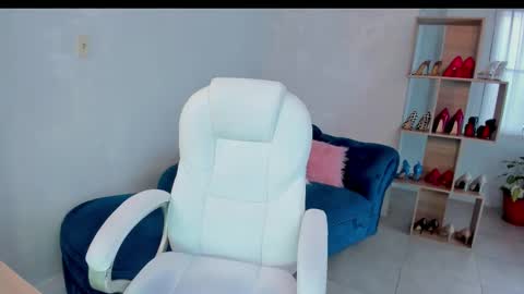 Miss Rhodes online show from January 13, 8:02 pm